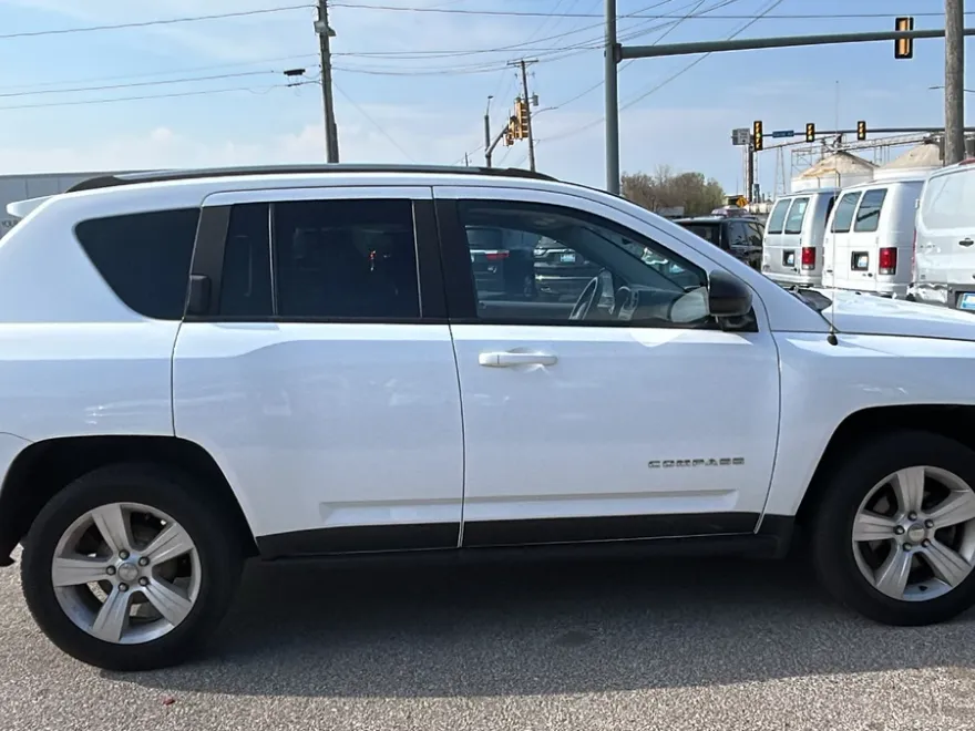 2016 Jeep Compass Sport photo 1