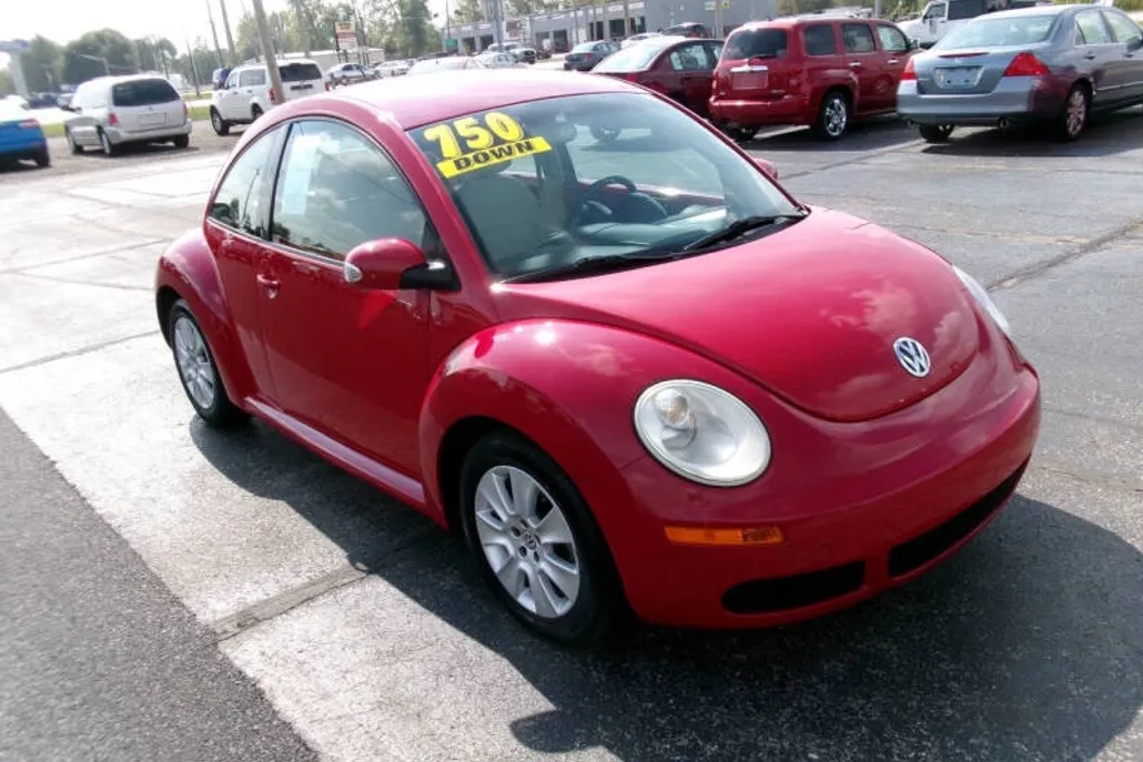 2010 Volkswagen Beetle Base photo 1