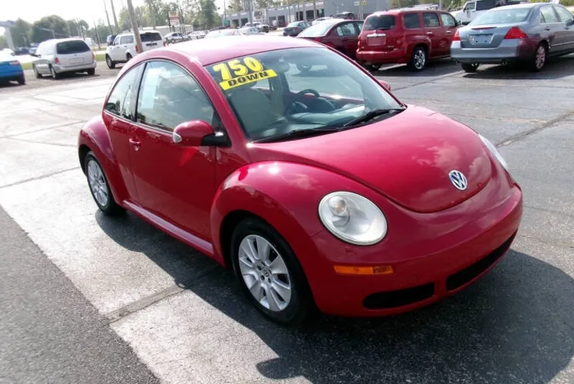 2010 Volkswagen Beetle Base photo 1