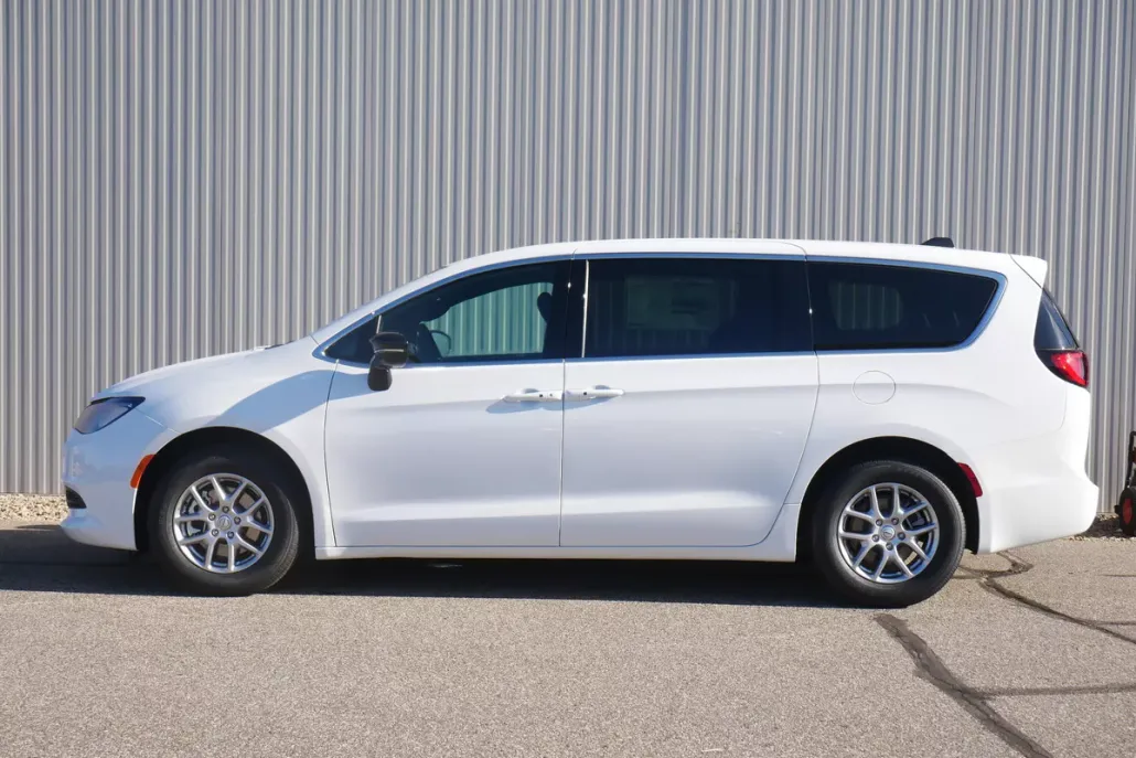 2026 Chrysler Voyager LX photo 1