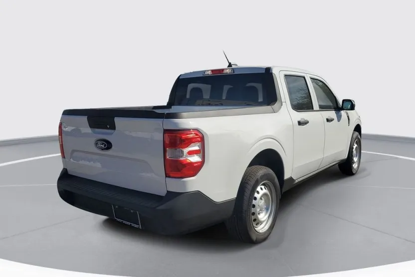 2025 Ford Maverick XL photo 1