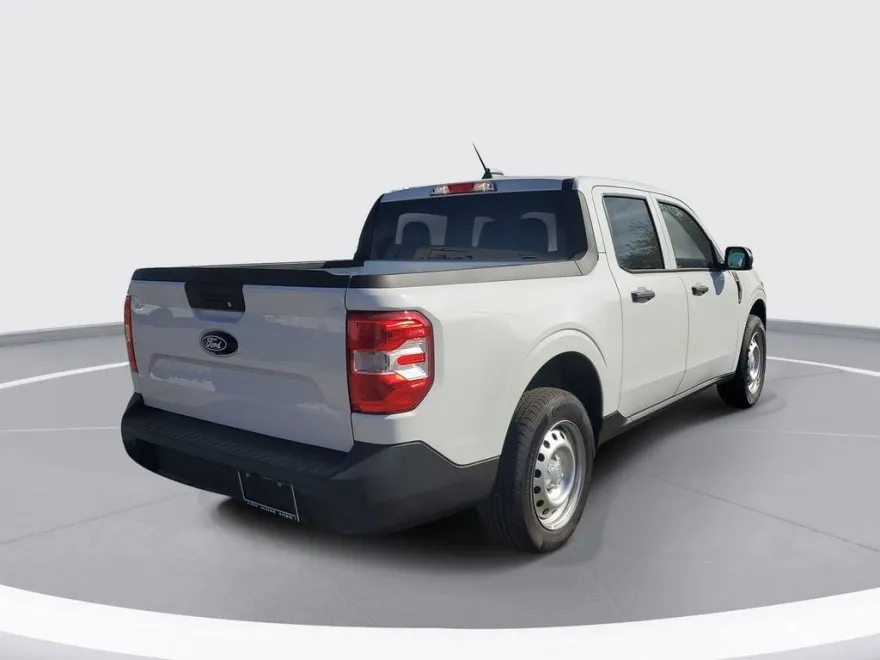 2025 Ford Maverick XL photo 1