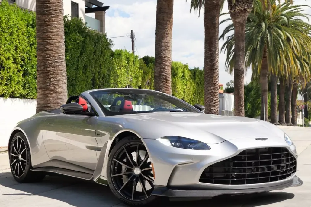 2023 Aston Martin V12 Vantage Roadster photo 1
