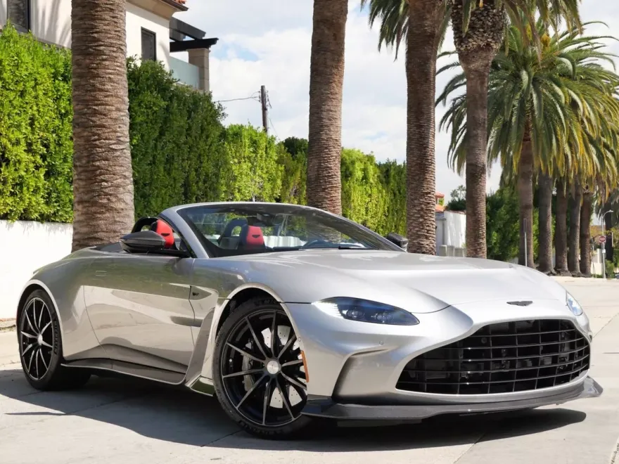 2023 Aston Martin V12 Vantage Roadster photo 1