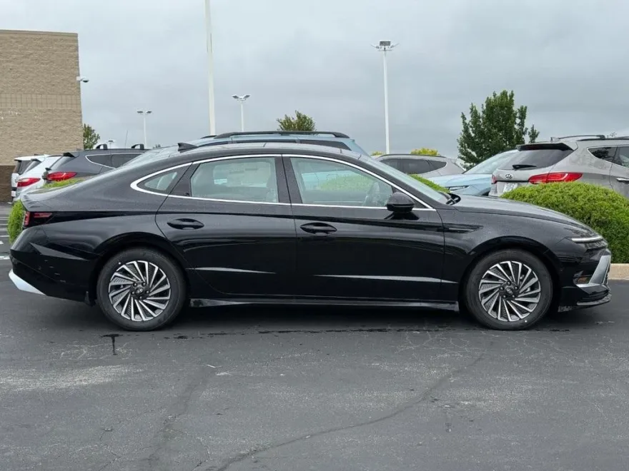 2025 Hyundai Sonata Hybrid Limited photo 1