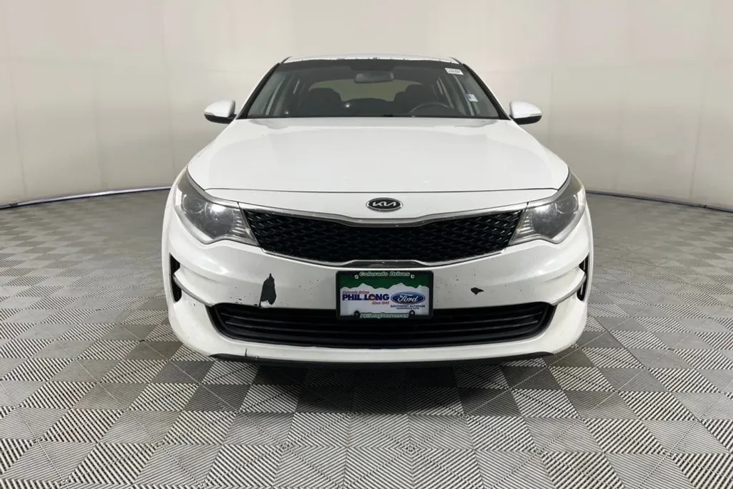 2016 Kia Optima LX photo 1