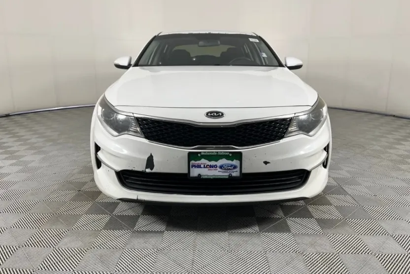 2016 Kia Optima LX photo 1