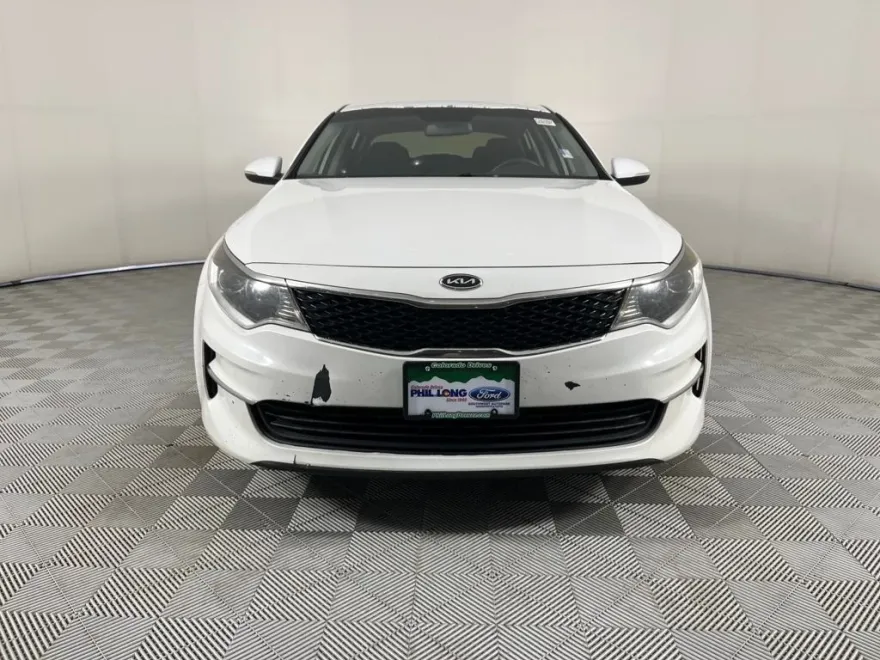 2016 Kia Optima LX photo 1