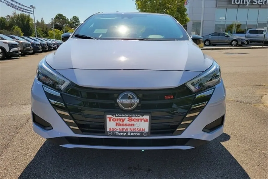 2025 Nissan Versa 1.6 SR photo 1