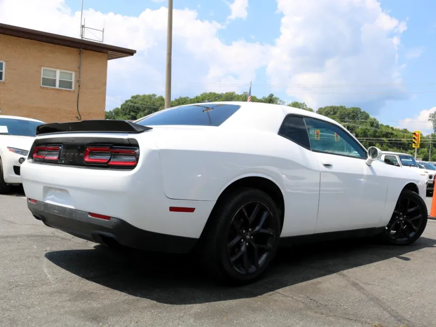 2020 Dodge Challenger SXT photo 1
