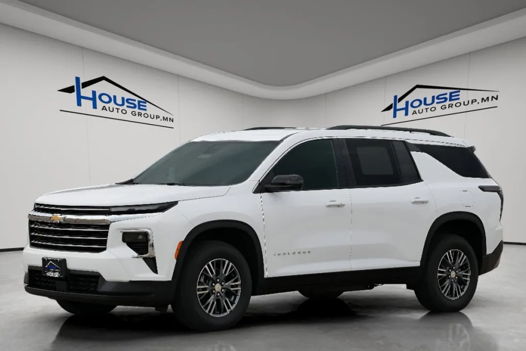 2026 Chevrolet Traverse 2LT photo 1