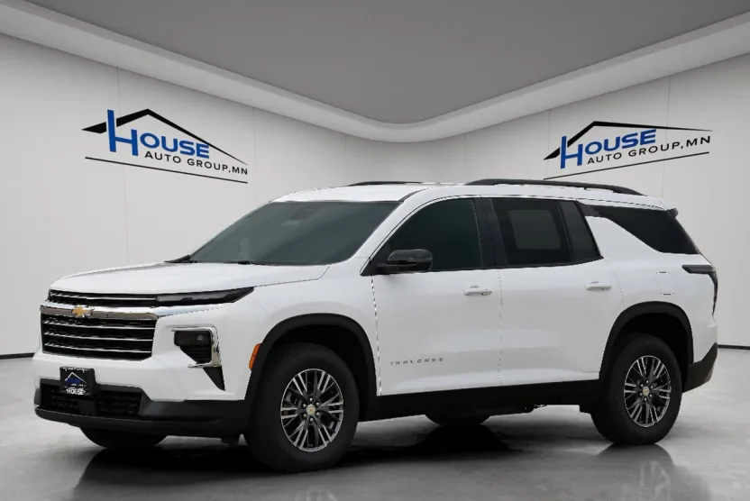 2026 Chevrolet Traverse 2LT photo 1