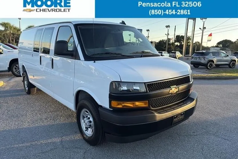 2025 Chevrolet Express Cargo 3500 photo 1