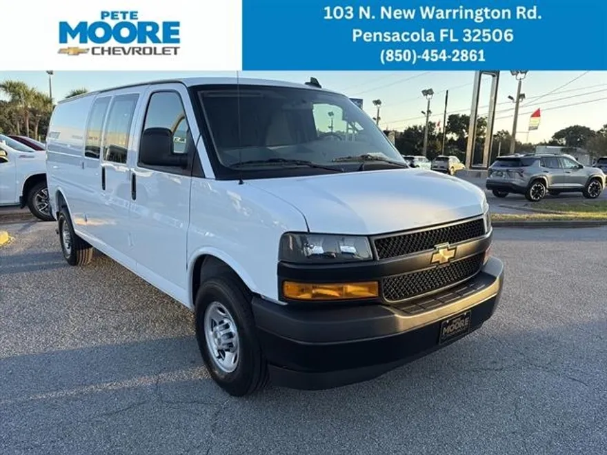 2025 Chevrolet Express Cargo 3500 photo 1