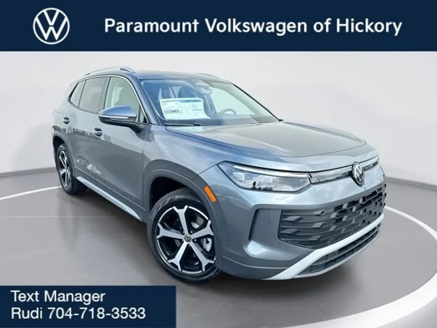 2025 Volkswagen Tiguan SE photo 1