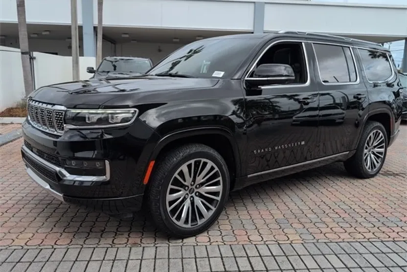 2023 Jeep Grand Wagoneer III photo 1