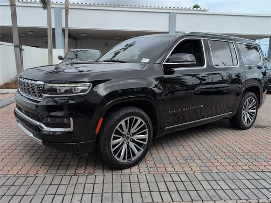 2023 Jeep Grand Wagoneer III photo 1