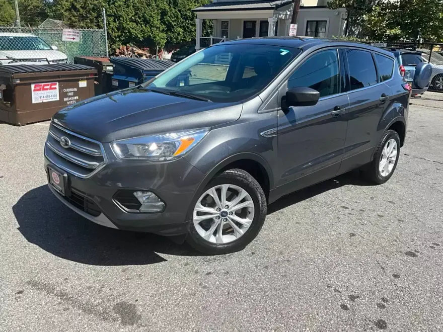 2019 Ford Escape SE photo 1