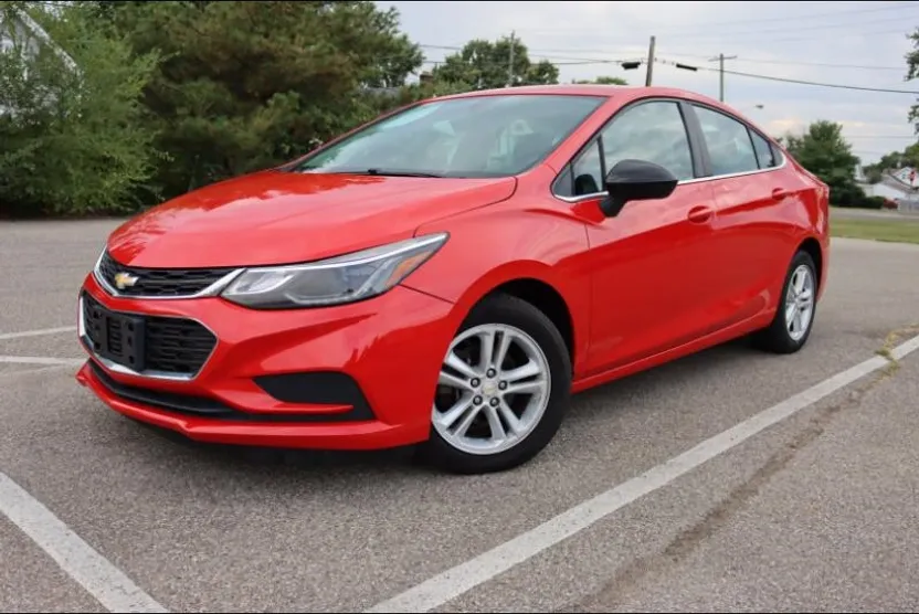2016 Chevrolet Cruze LT photo 1