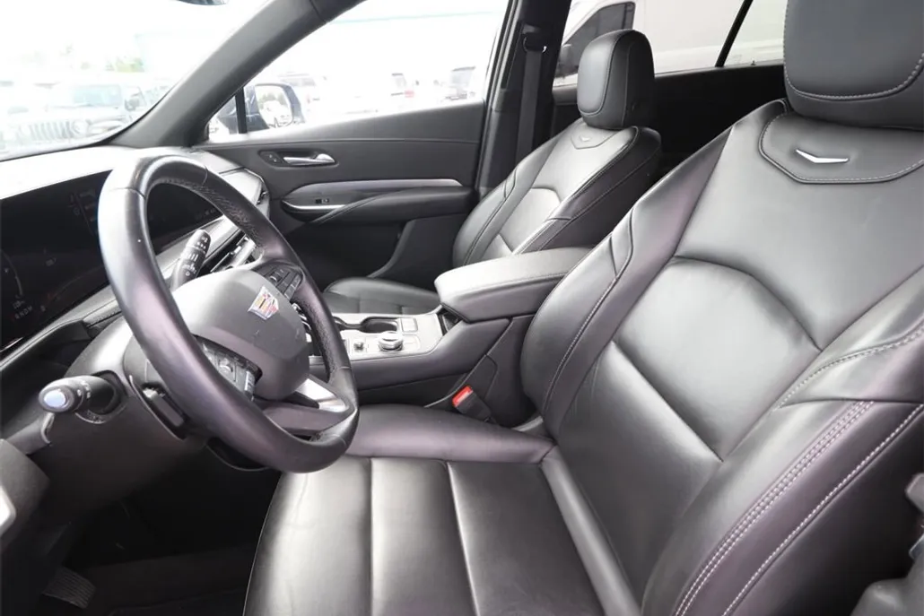 2024 Cadillac XT4 Premium Luxury photo 1