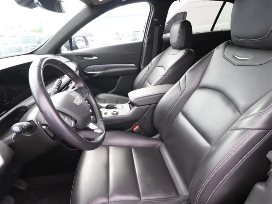 2024 Cadillac XT4 Premium Luxury photo 1