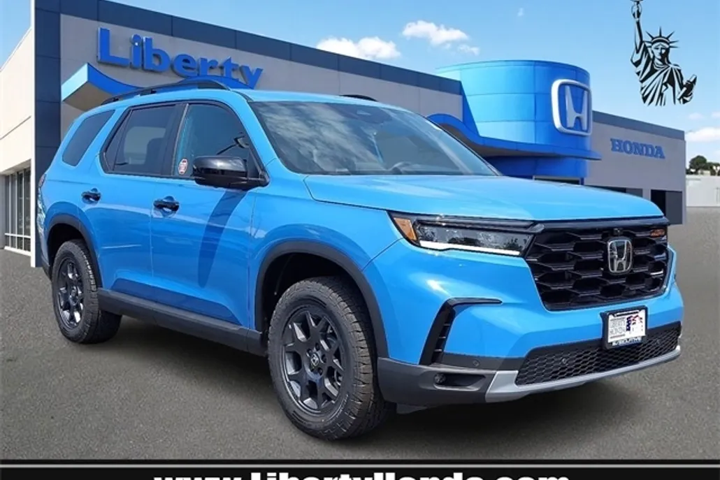 2025 Honda Pilot TrailSport photo 1