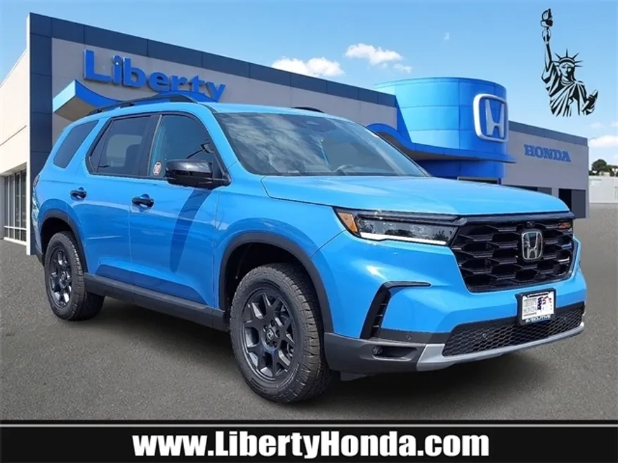 2025 Honda Pilot TrailSport photo 1