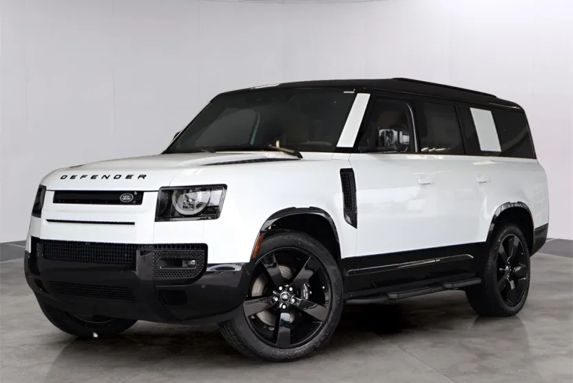 2025 Land Rover Defender 130 V8 photo 1