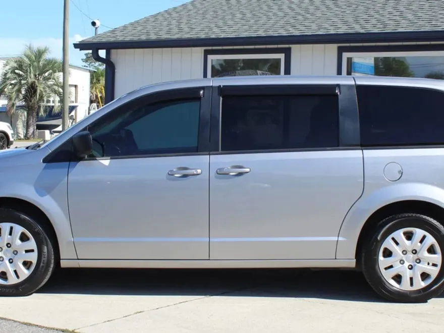 2018 Dodge Grand Caravan SE photo 1