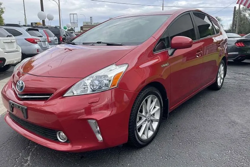 2013 Toyota Prius Five photo 1