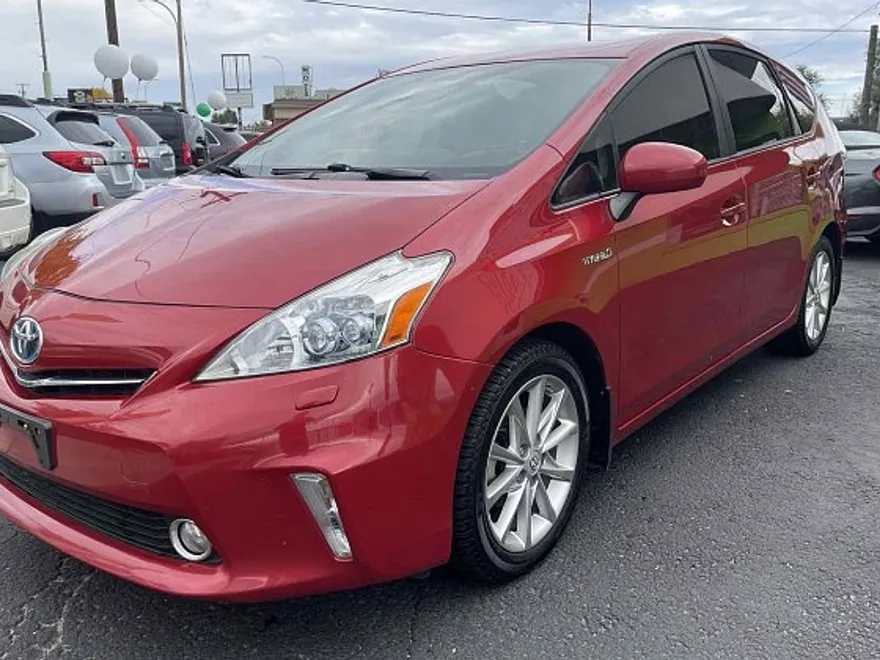 2013 Toyota Prius Five photo 1