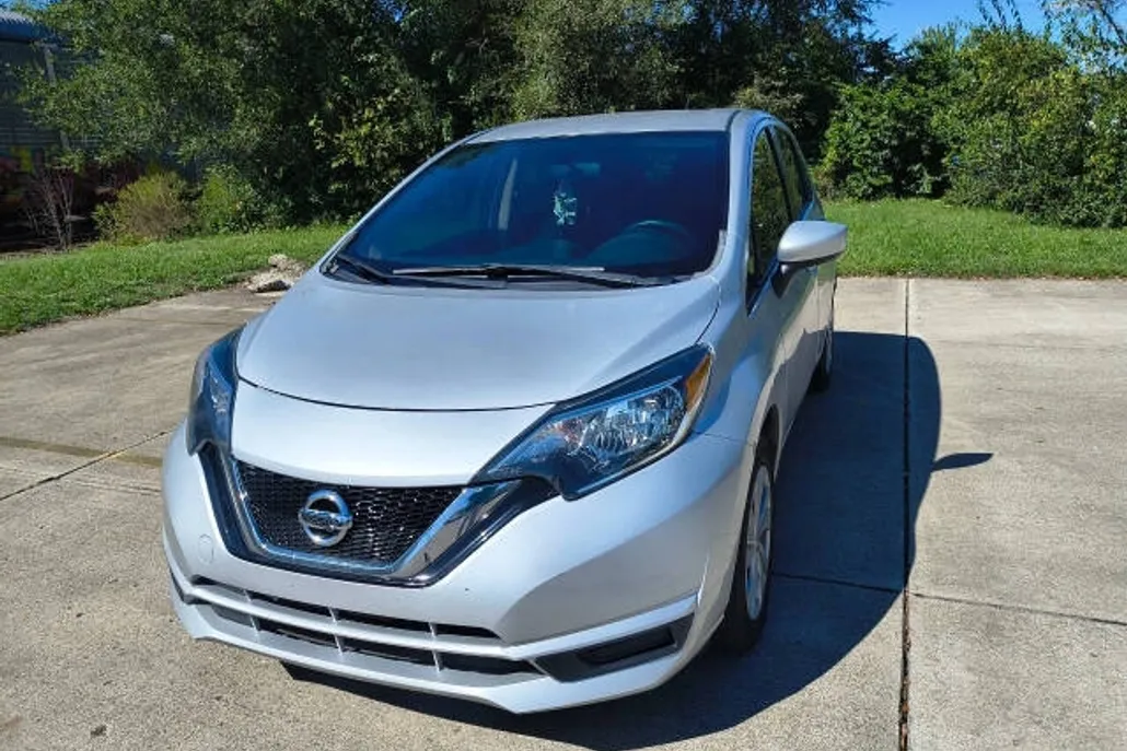 2019 Nissan Versa Note SV photo 1