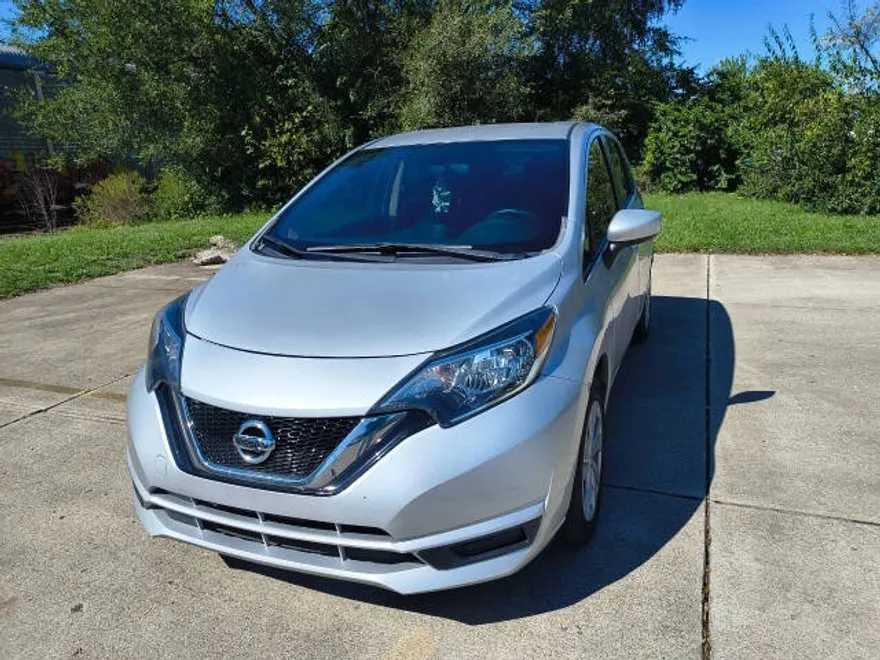 2019 Nissan Versa Note SV photo 1