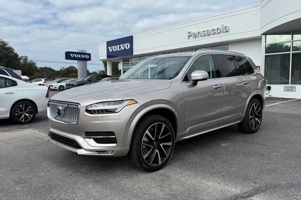 2025 Volvo XC90 Plus photo 1