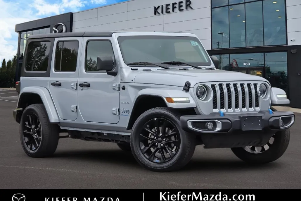 2023 Jeep Wrangler Sahara 4xe photo 1
