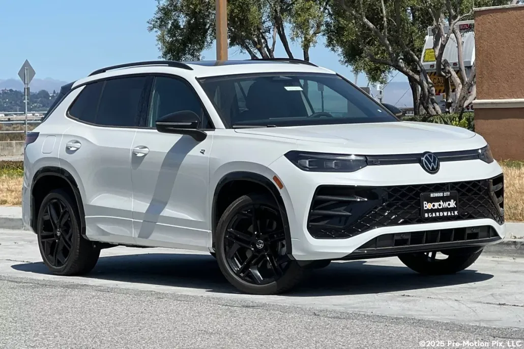 2025 Volkswagen Tiguan SE R-Line Black photo 1