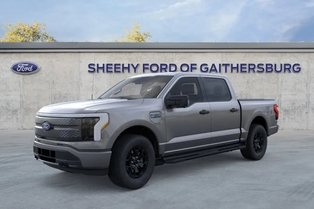 2025 Ford F-150 Lightning XLT photo 1