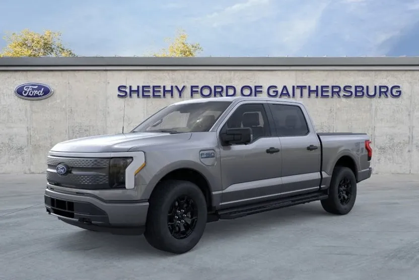 2025 Ford F-150 Lightning XLT photo 1