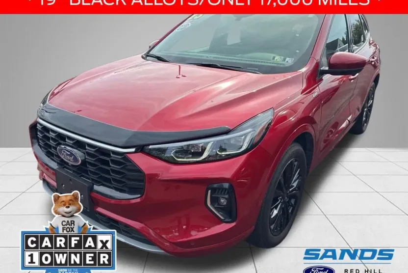 2023 Ford Escape ST-Line Elite photo 1