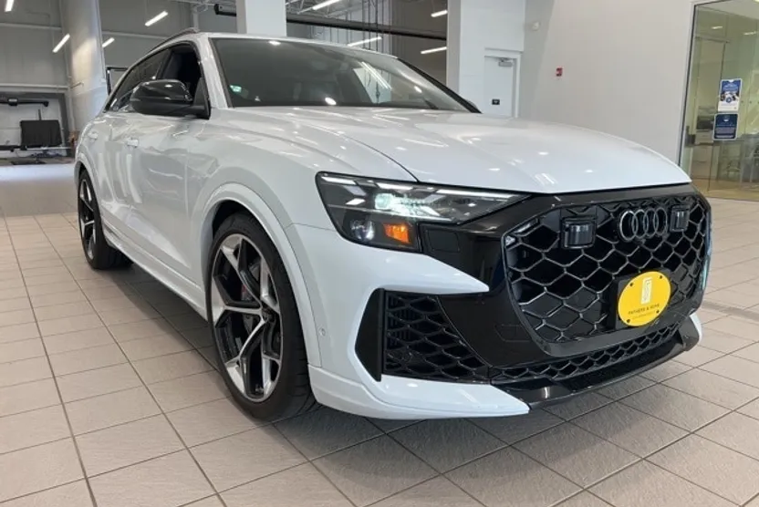 2025 Audi RS Q8 photo 1