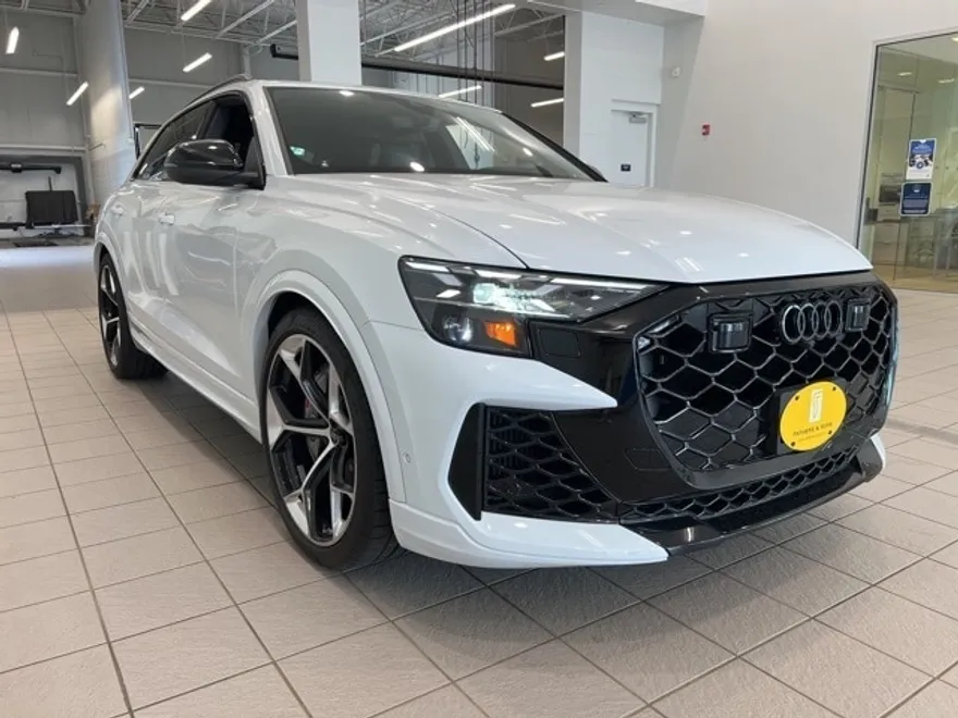 2025 Audi RS Q8 photo 1