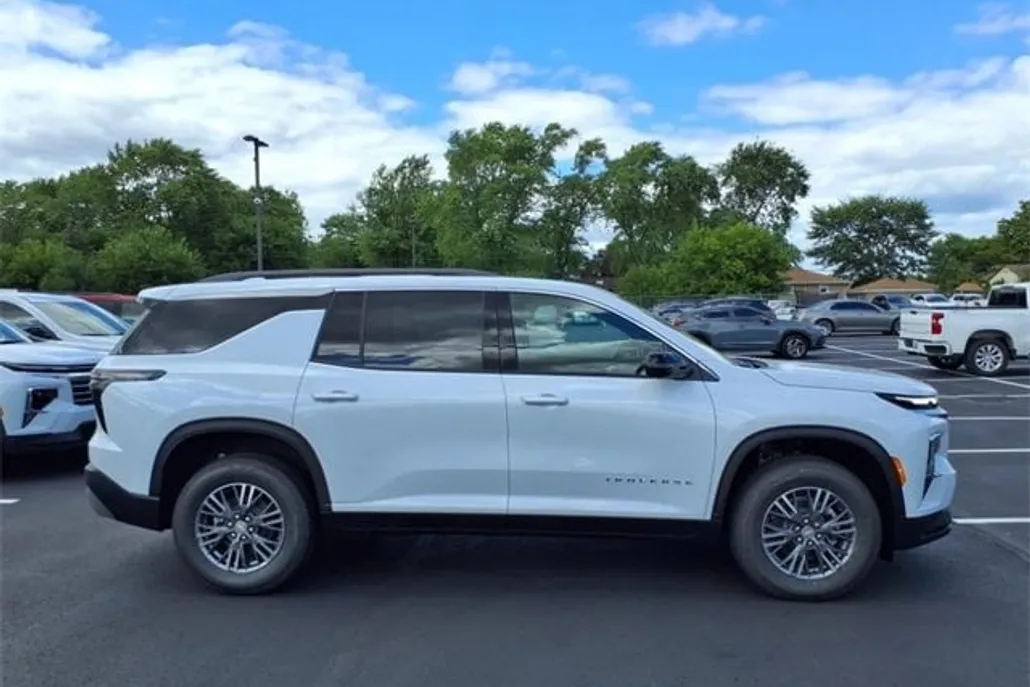 2026 Chevrolet Traverse photo 1