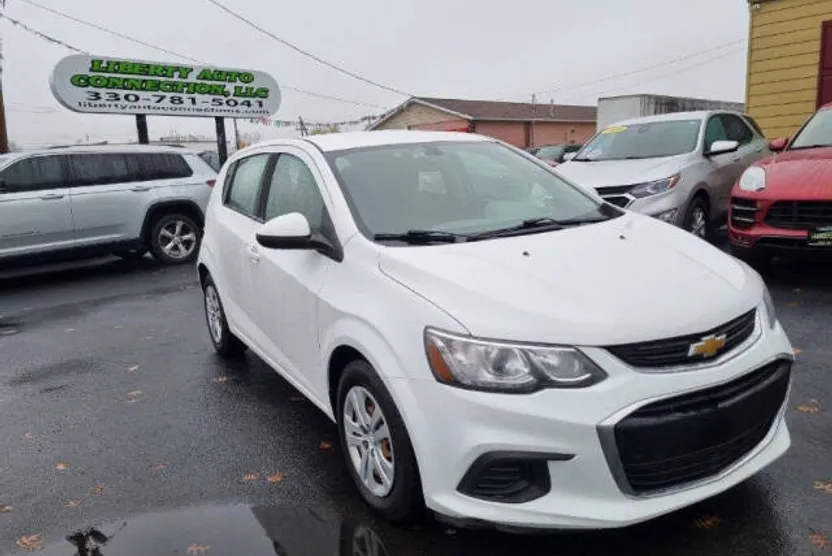 2017 Chevrolet Sonic LT photo 1