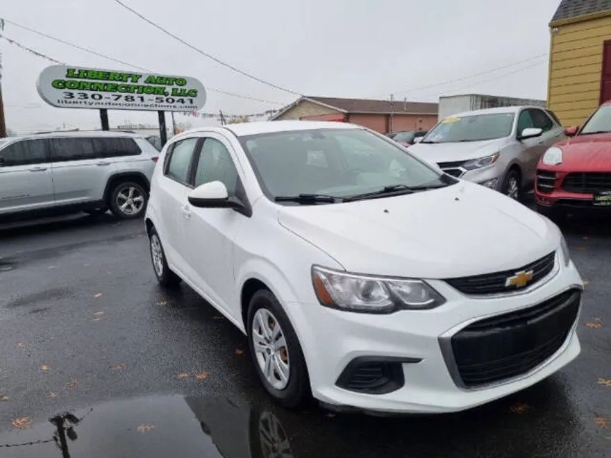 2017 Chevrolet Sonic LT photo 1