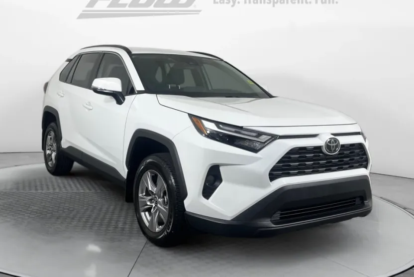 2024 Toyota RAV4 XLE photo 1