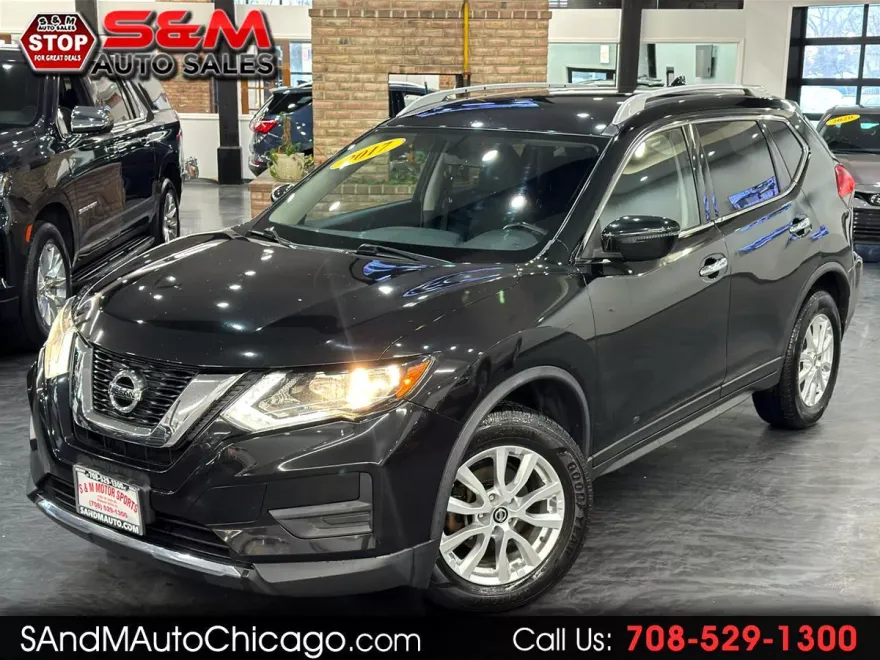 2017 Nissan Rogue SV photo 1