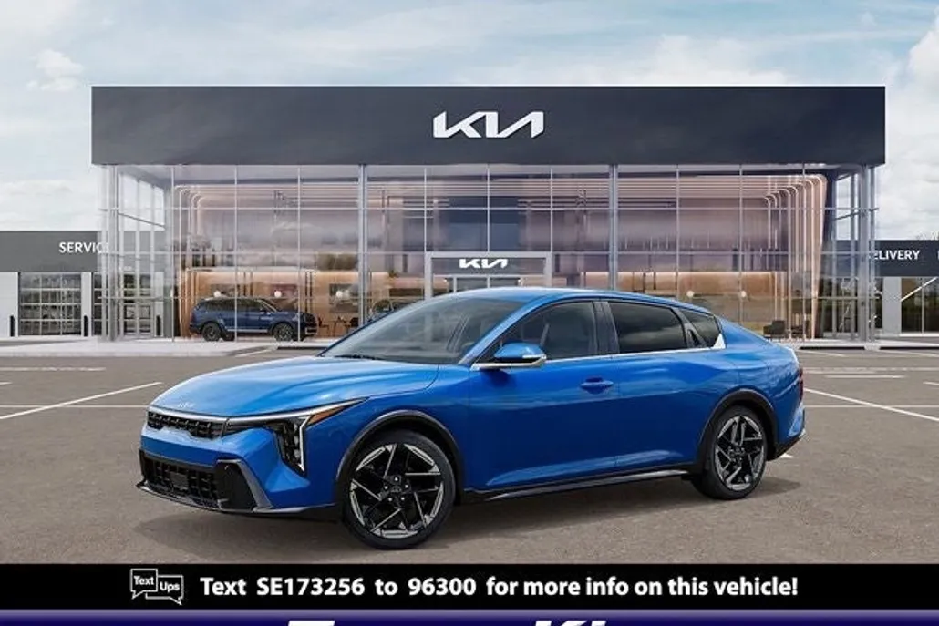 2025 Kia K4 GT-Line photo 1