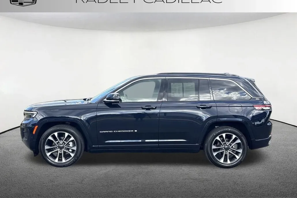 2024 Jeep Grand Cherokee Overland photo 1