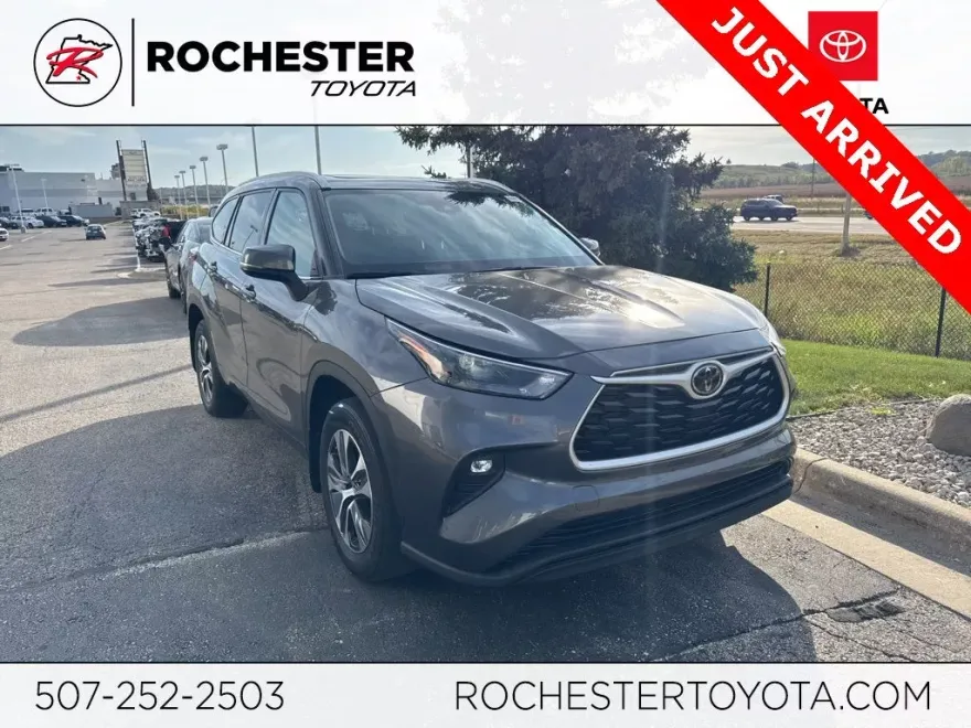 2022 Toyota Highlander XLE photo 1