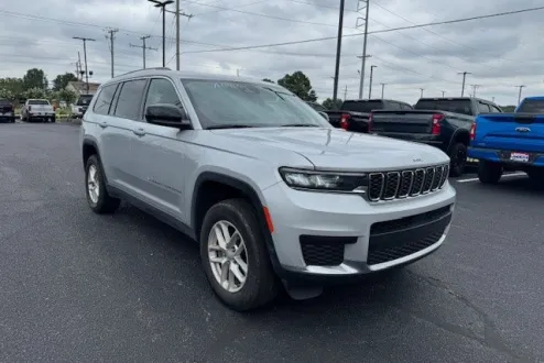 2023 Jeep Grand Cherokee Laredo photo 1